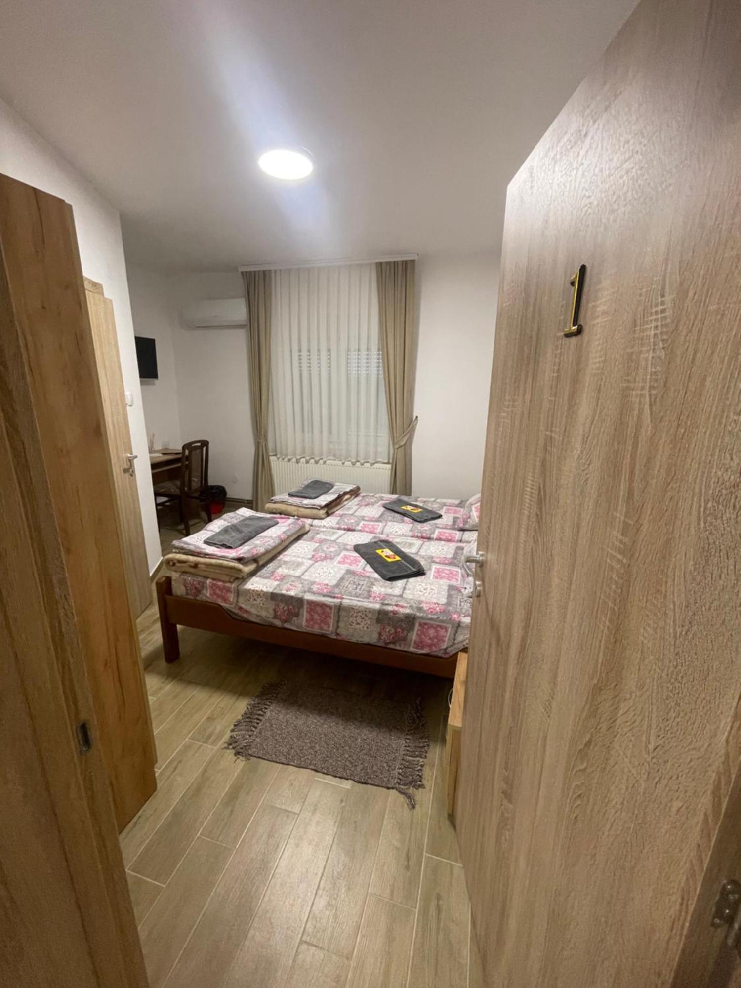 Hotel Zuta Osa Bela Crkva  Exteriér fotografie